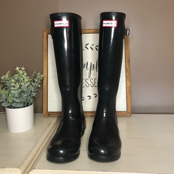 small black rain boots